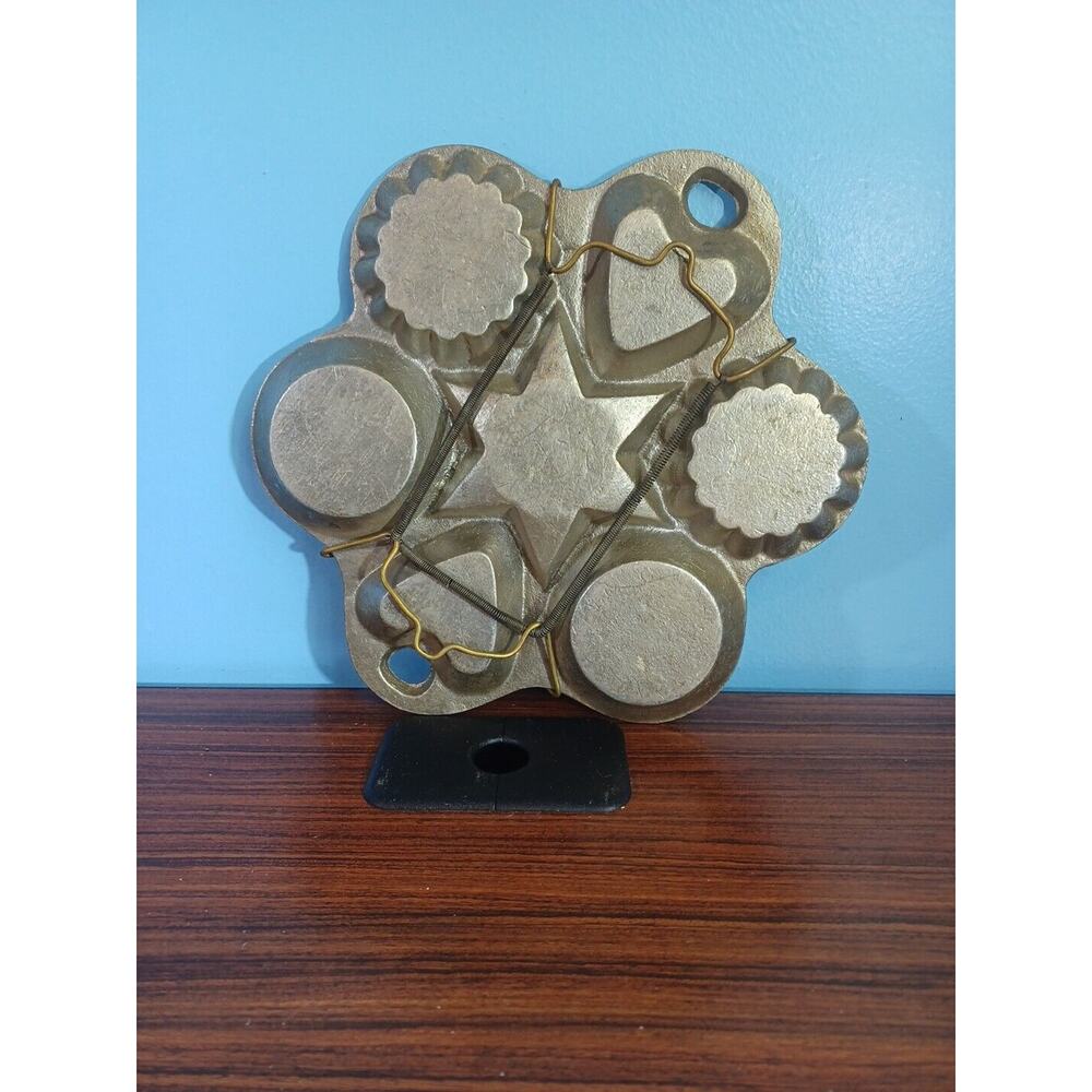 Vintage Cast Aluminum Baking Mold 9” X 8” Hanging Star Hearts Circles - Picture 8 of 15